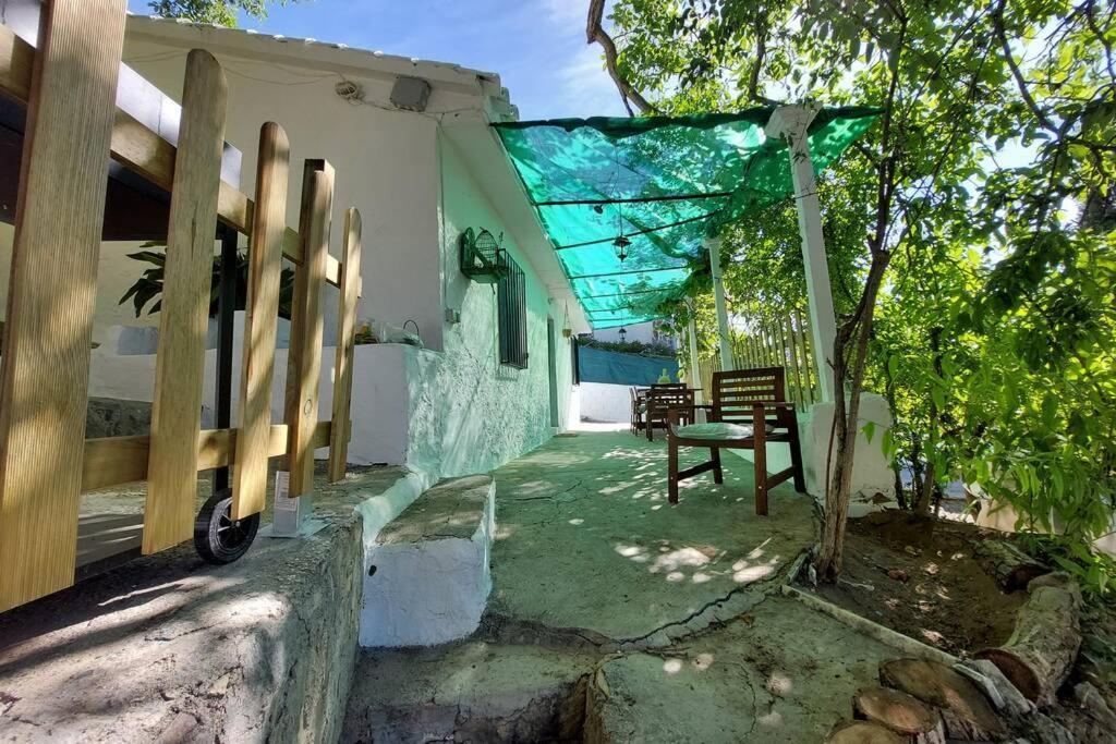 La Huerta Del Castillo Con Su Caz De Agua - Enjoy Life & Relax Castillo de Locubin Exterior photo