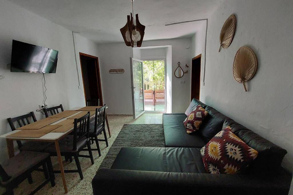 La Huerta Del Castillo Con Su Caz De Agua - Enjoy Life & Relax Castillo de Locubin Exterior photo